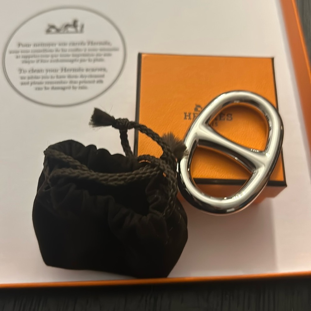 Authentic Hermes Chaine d'Ancre scarf 90 ring